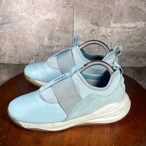 Clove Electric Blue Women’s Size 9 Leather Nursing Shoes